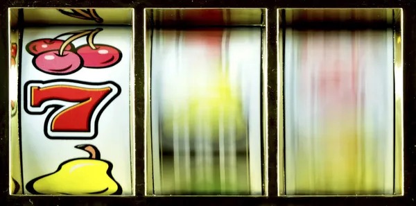 Mobile phone showing g9king lottery table interface with Dragon Tiger game in progress